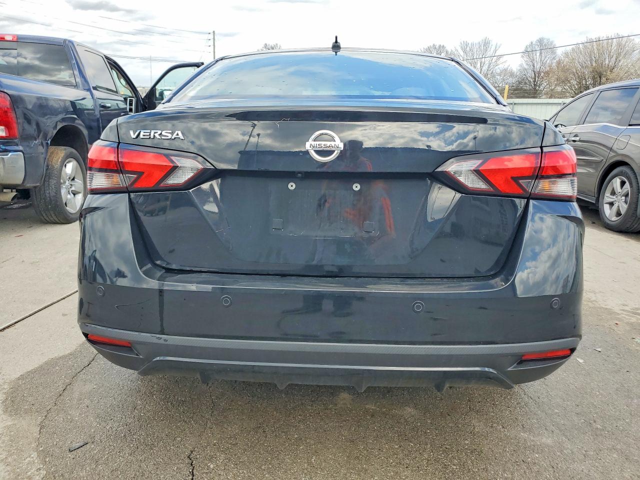 2020 NISSAN VERSA S photo 11