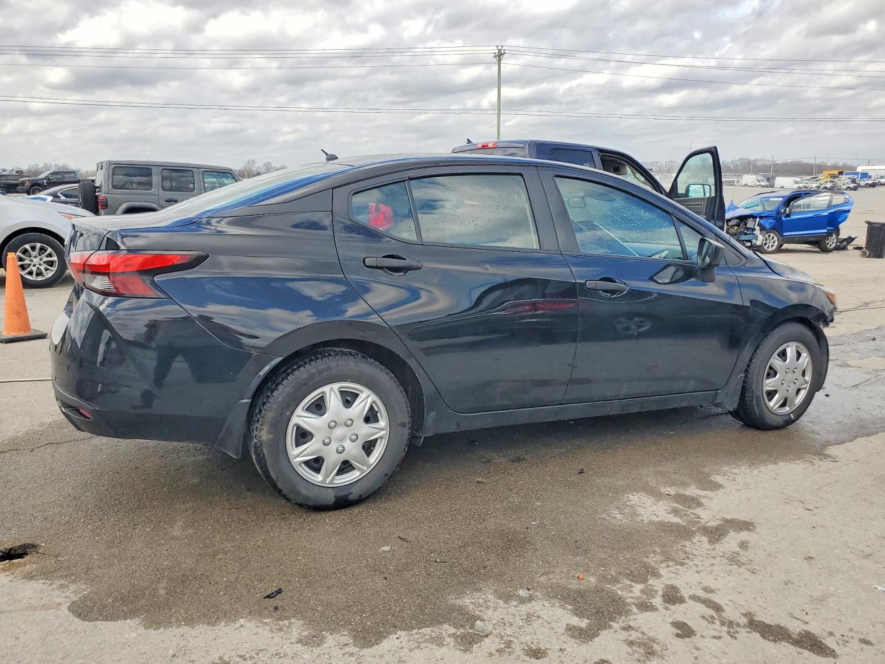 2020 NISSAN VERSA S photo 5