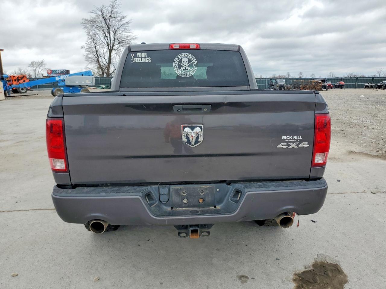 2014 RAM 1500 ST photo 16