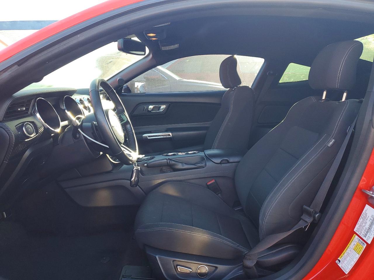 2015 FORD MUSTANG photo 19