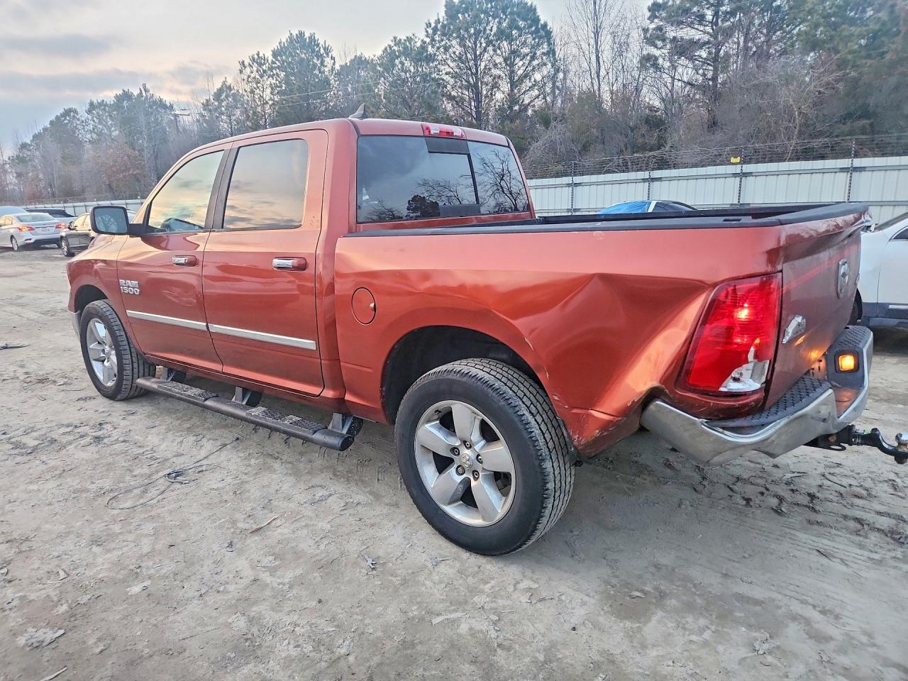 2013 RAM 1500 SLT photo 3