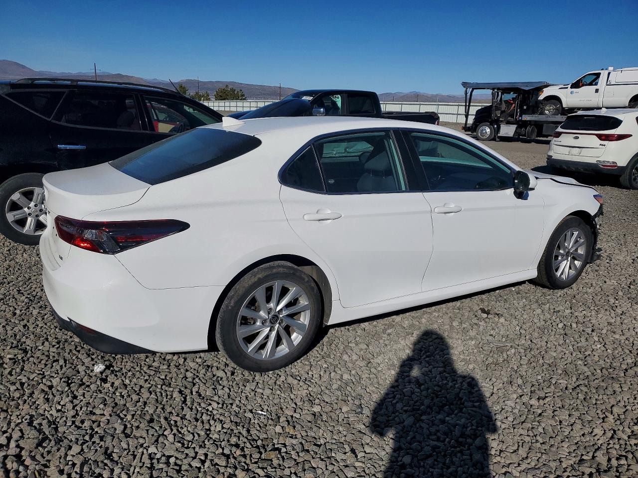2021 TOYOTA CAMRY LE photo 3