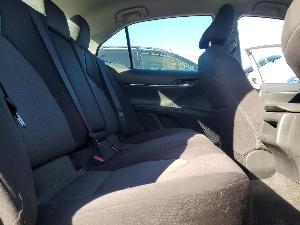 2021 TOYOTA CAMRY LE photo 10