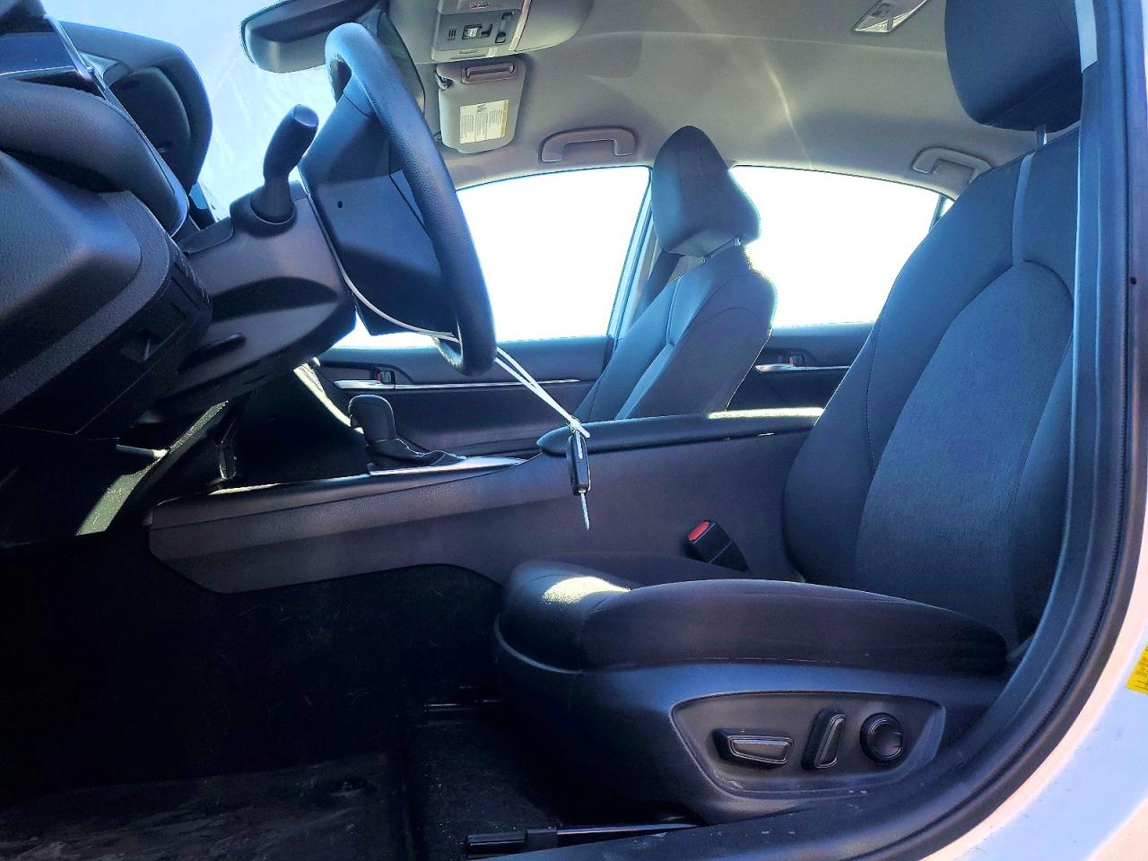 2021 TOYOTA CAMRY LE photo 7