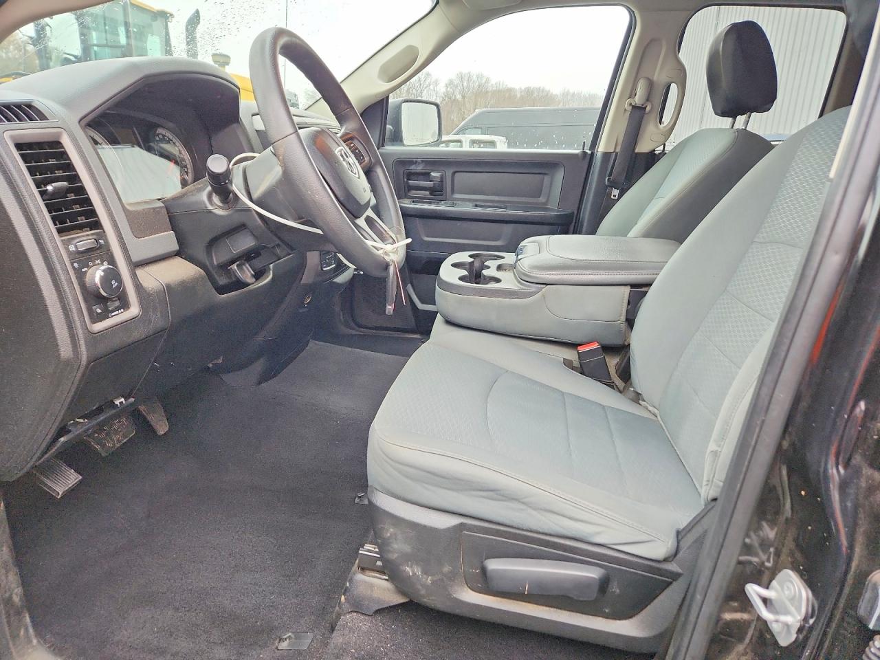 2018 RAM 1500 ST photo 13