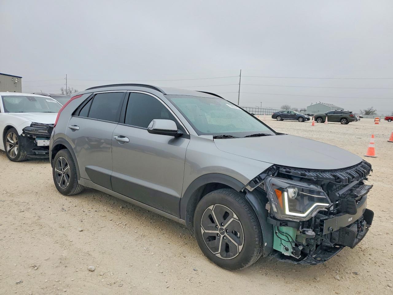 2025 KIA NIRO EX photo 4