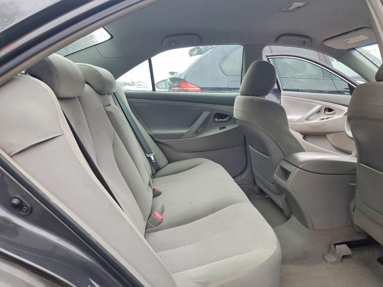 2011 TOYOTA CAMRY LE photo 10