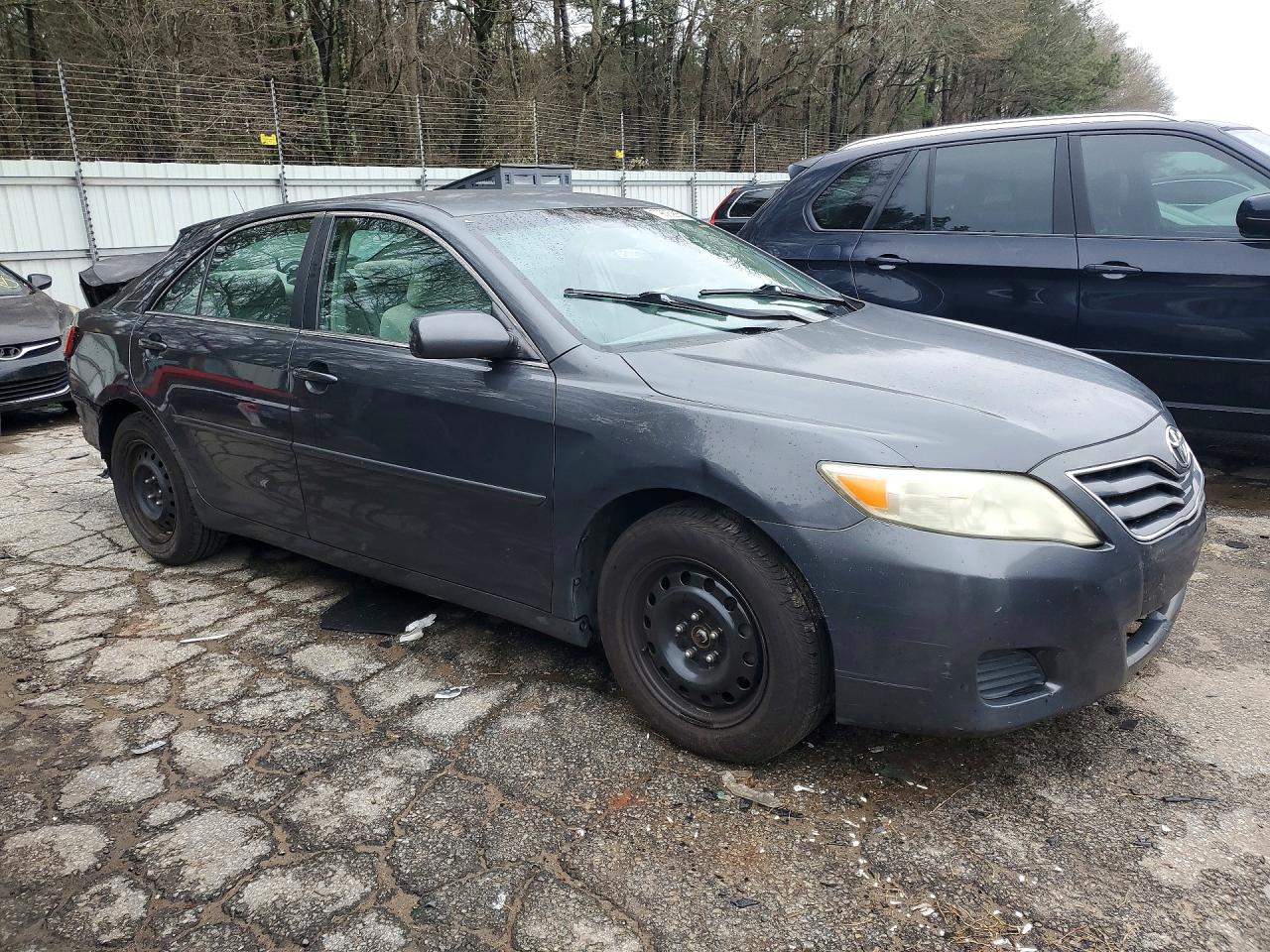 2011 TOYOTA CAMRY LE photo 4