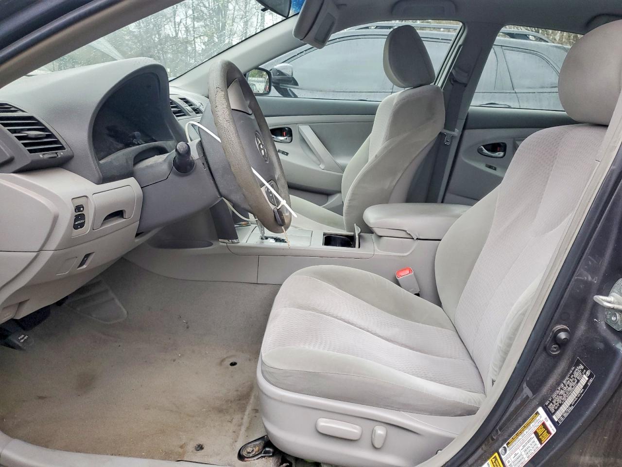 2011 TOYOTA CAMRY LE photo 7