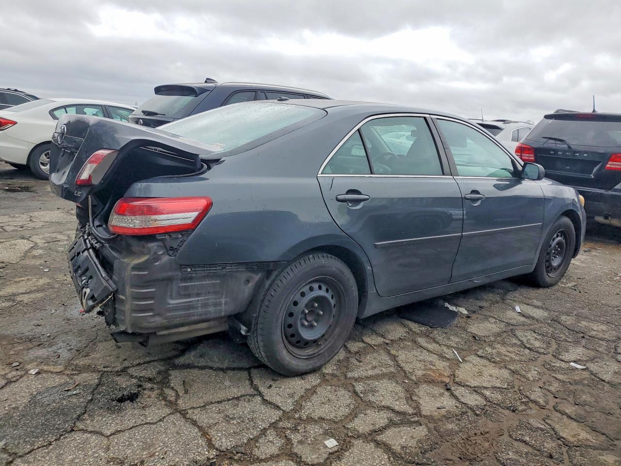 2011 TOYOTA CAMRY LE photo 3