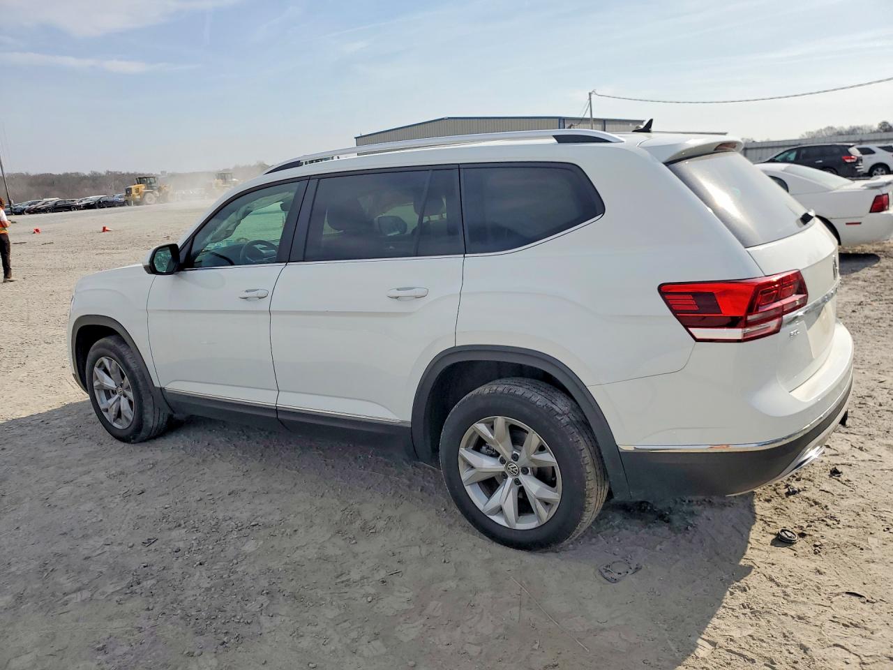 2018 VOLKSWAGEN ATLAS SEL photo 2