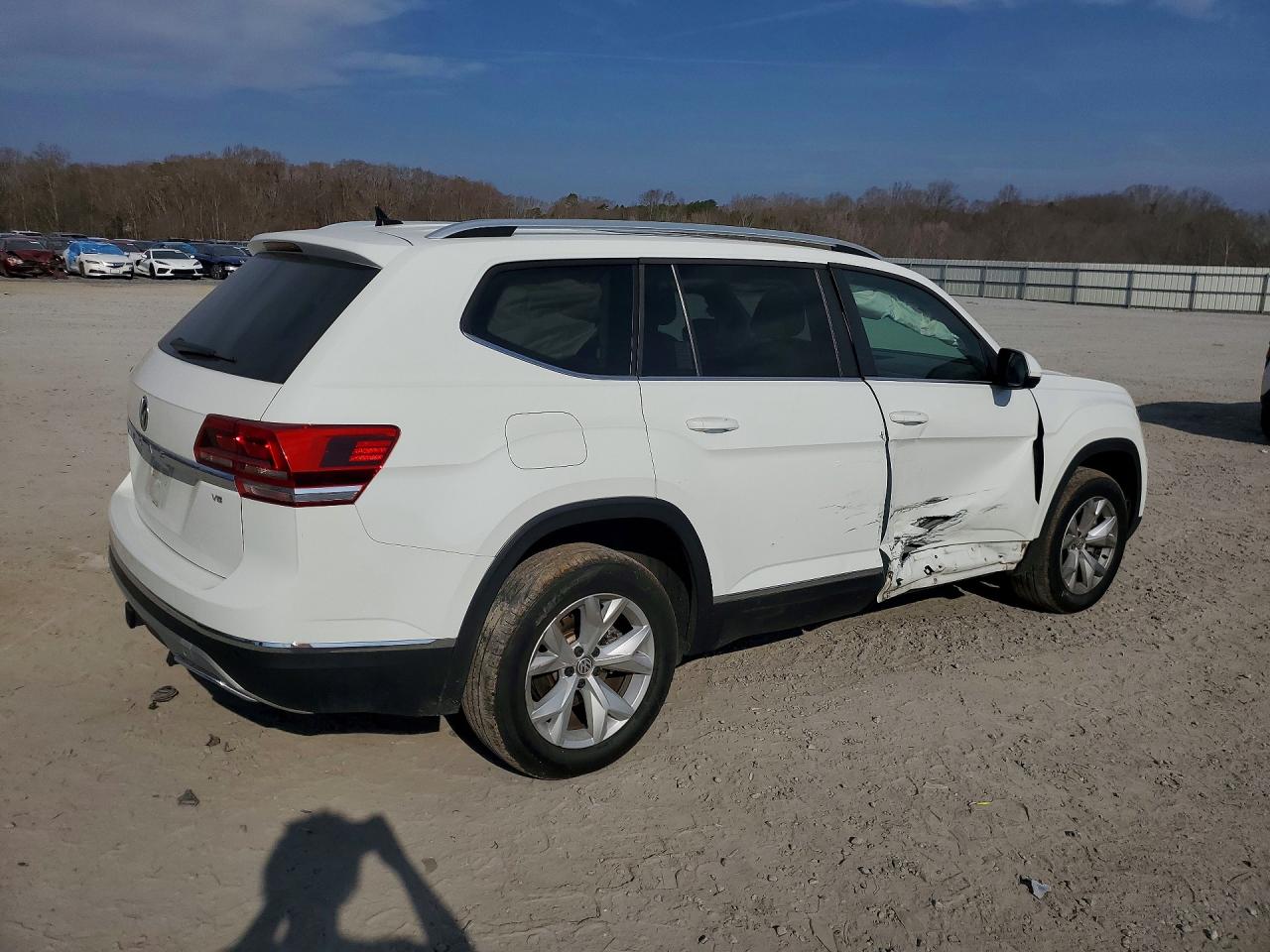 2018 VOLKSWAGEN ATLAS SEL photo 3