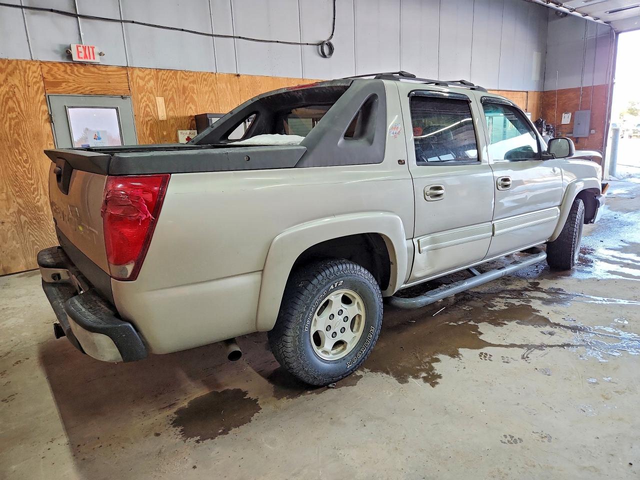 2005 CHEVROLET AVALANCHE C1500 photo 3