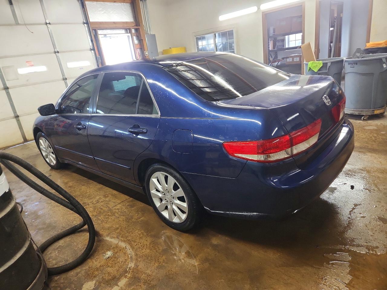 2003 HONDA ACCORD LX photo 2