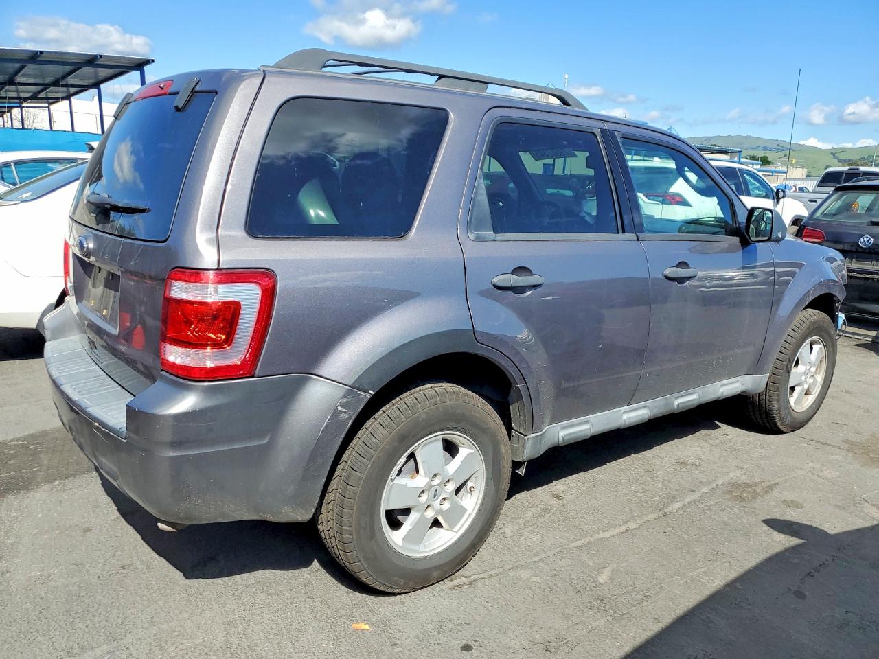 2010 FORD ESCAPE XLT photo 7