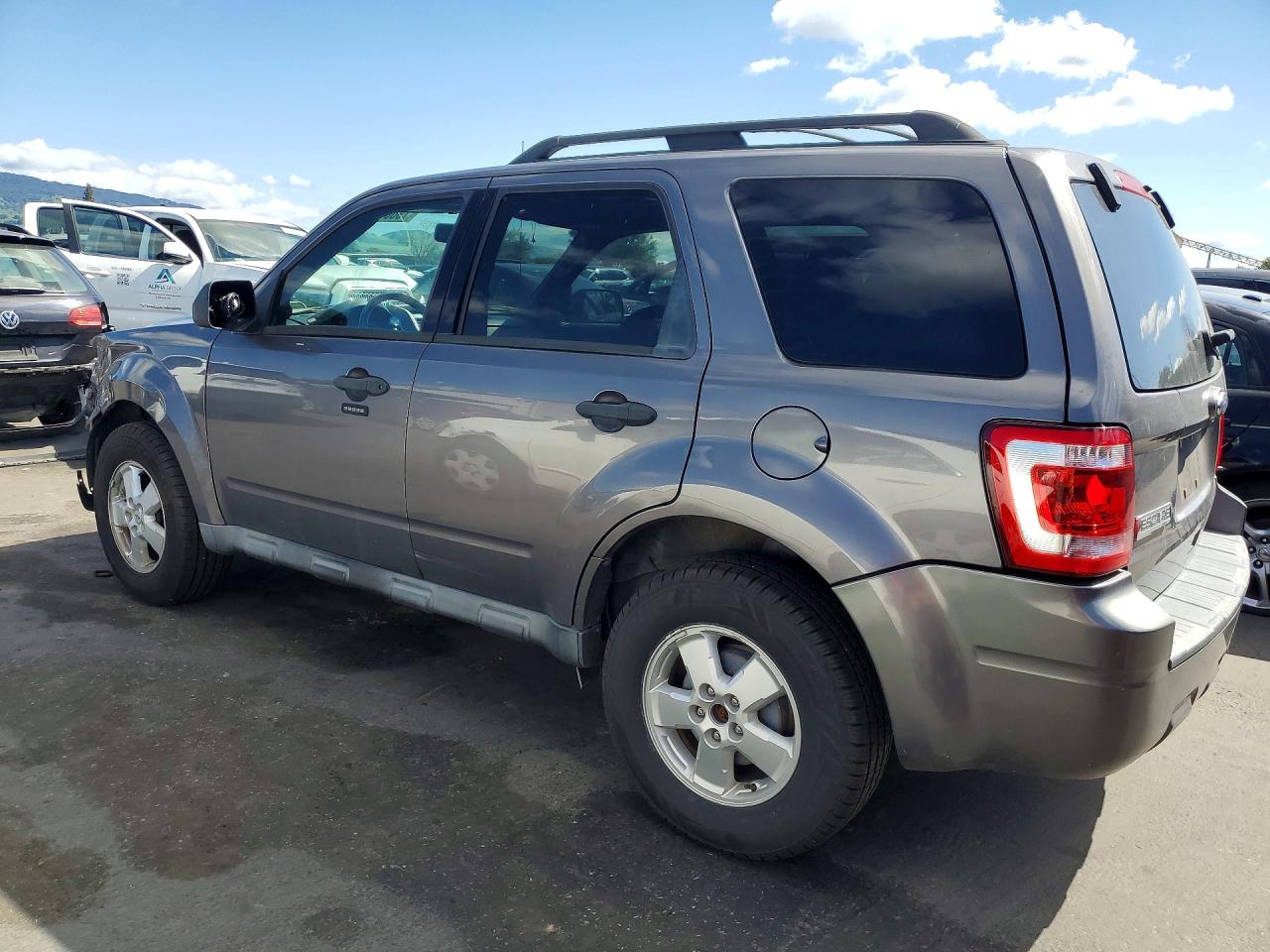 2010 FORD ESCAPE XLT photo 4