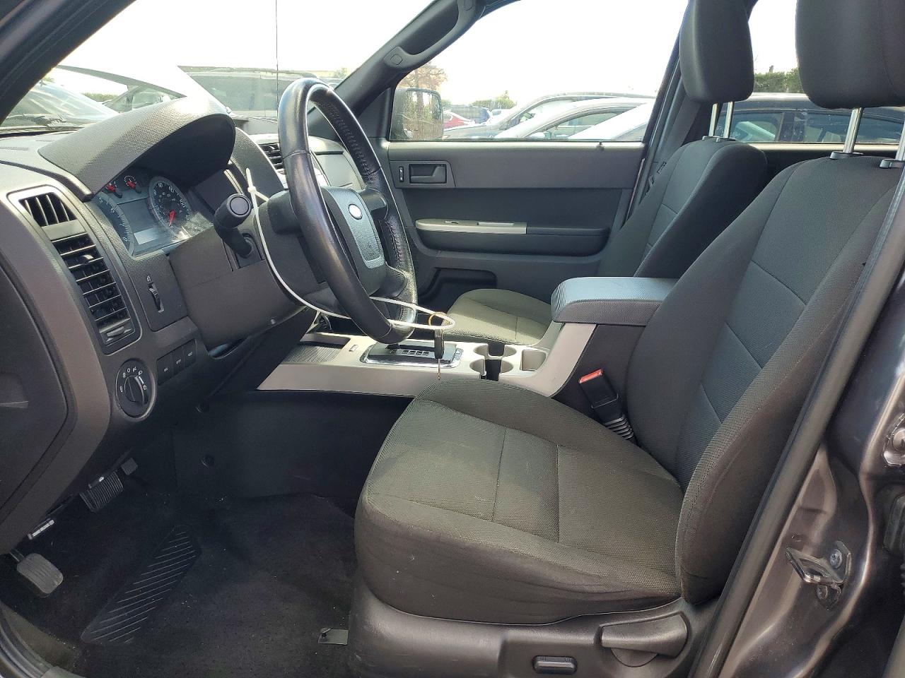 2010 FORD ESCAPE XLT photo 19