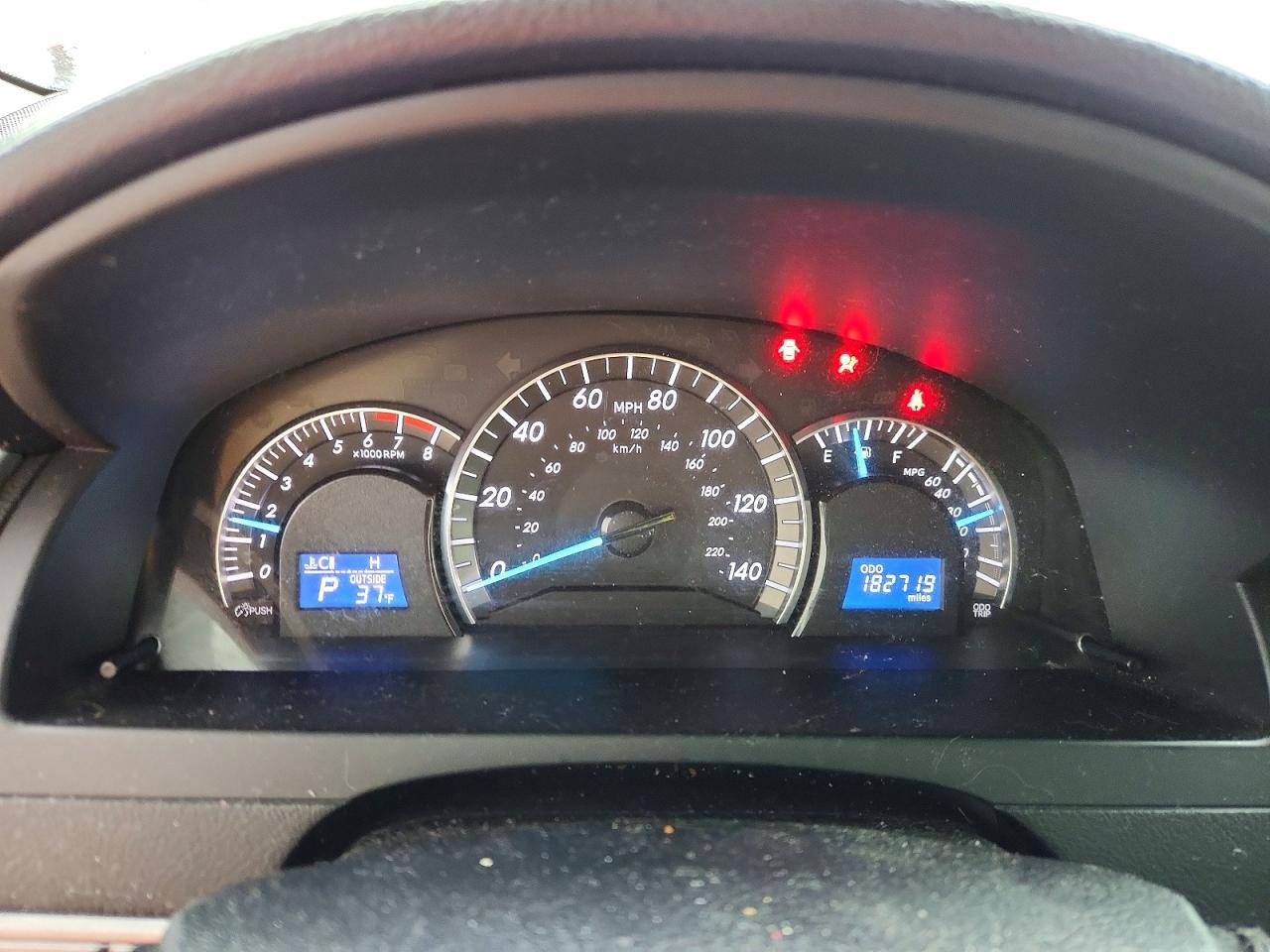 2012 TOYOTA CAMRY SE photo 17