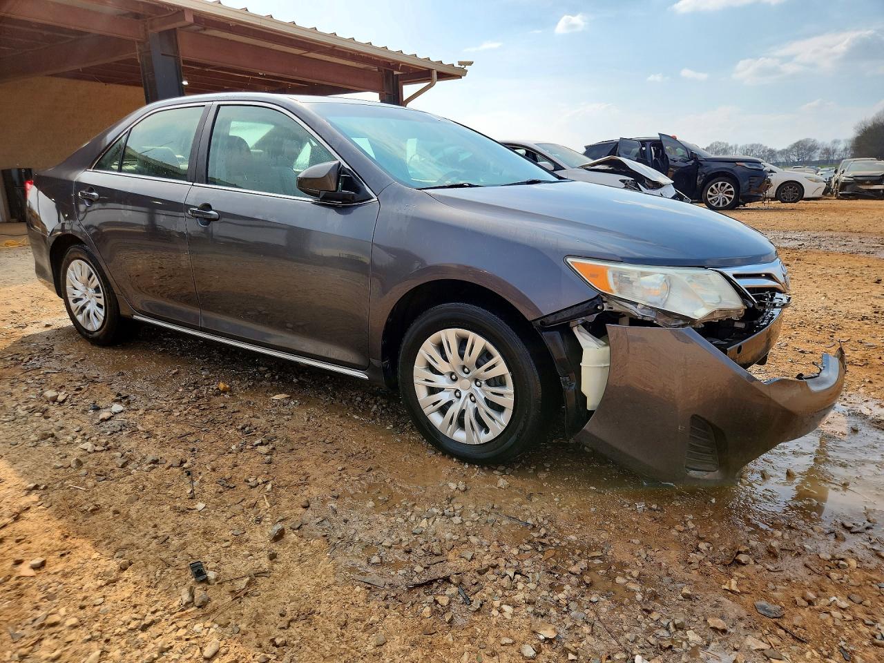 2013 TOYOTA CAMRY LE photo 4