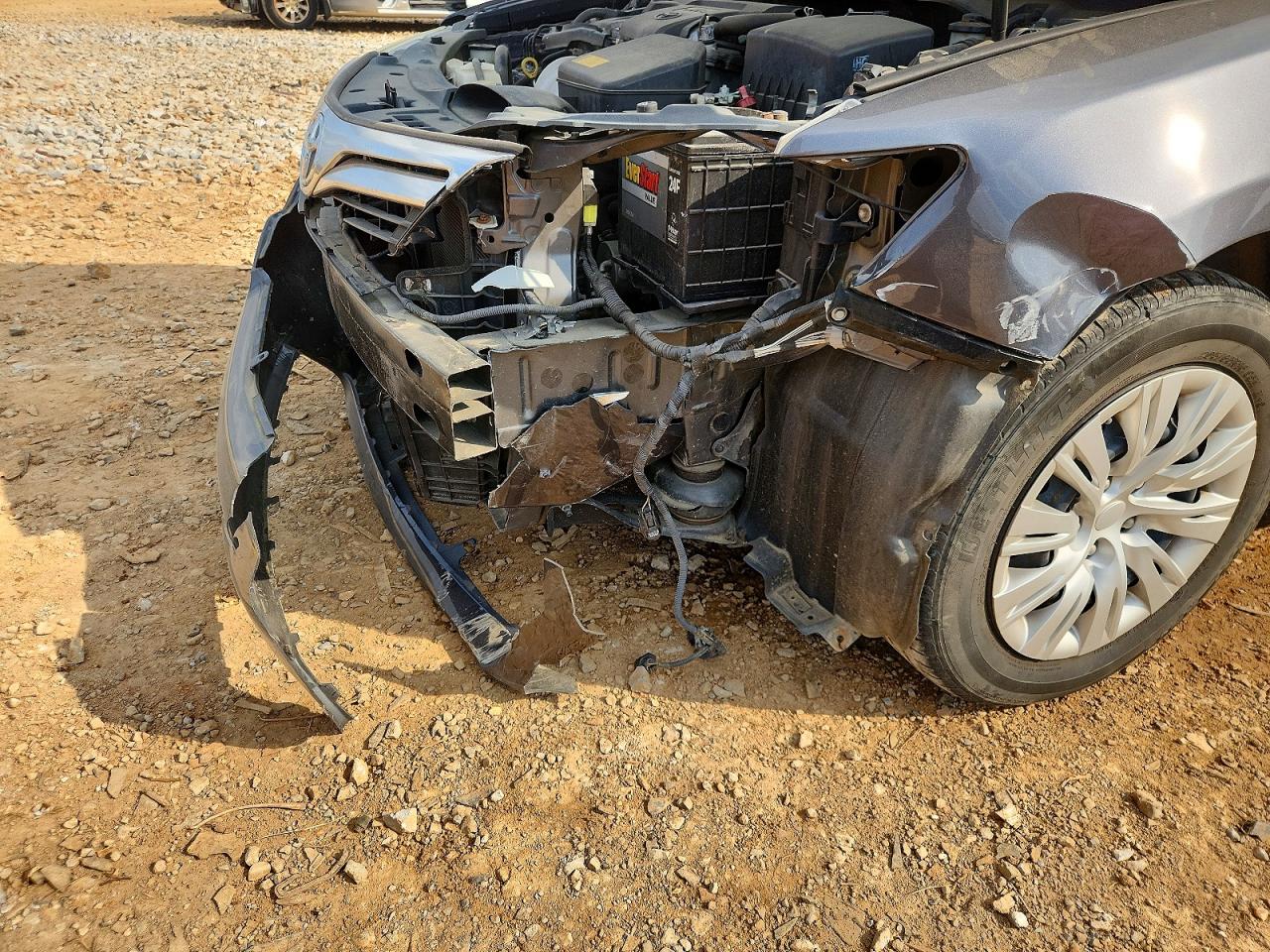2013 TOYOTA CAMRY LE photo 12