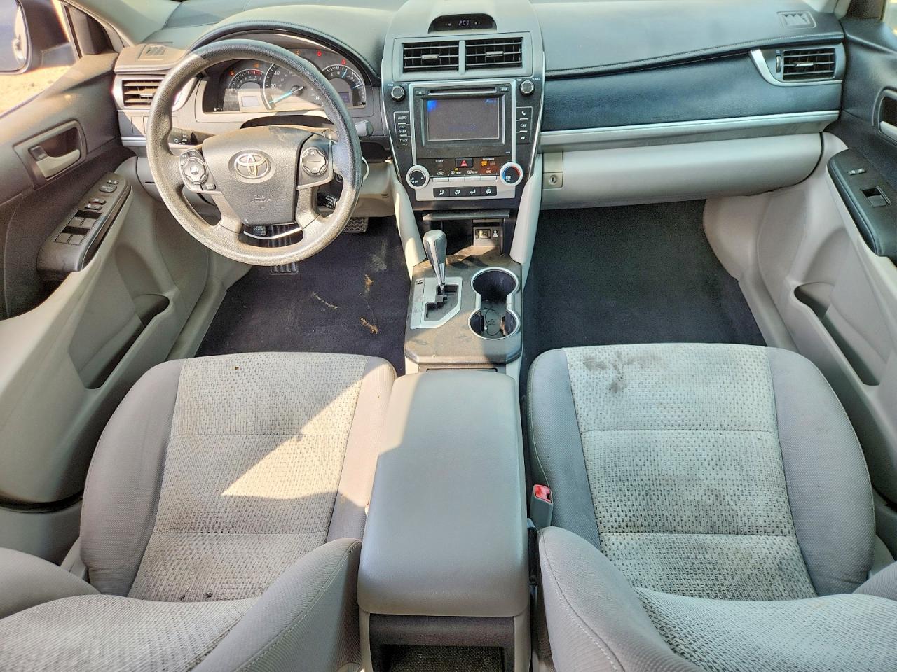 2013 TOYOTA CAMRY LE photo 8