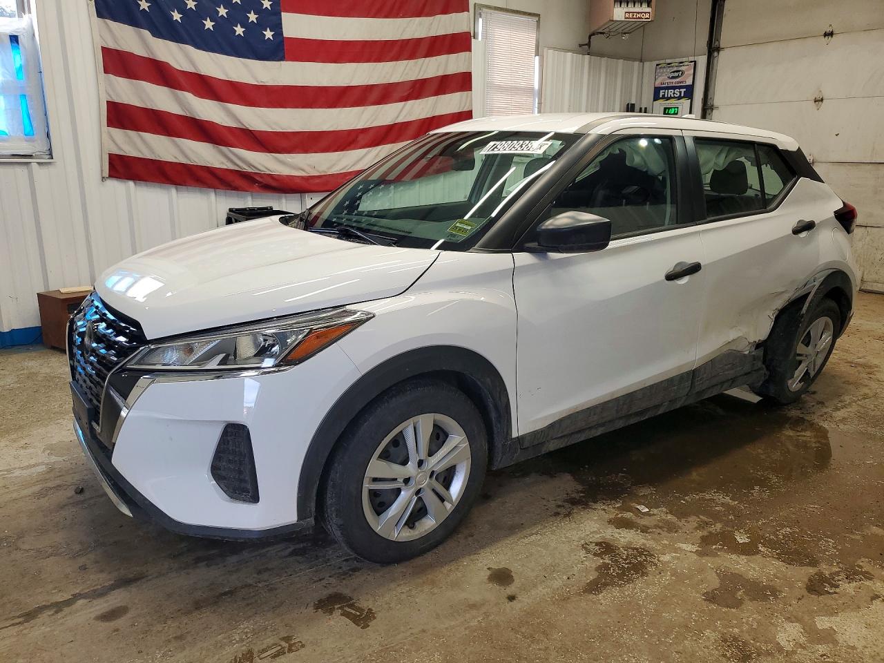 2023 NISSAN KICKS