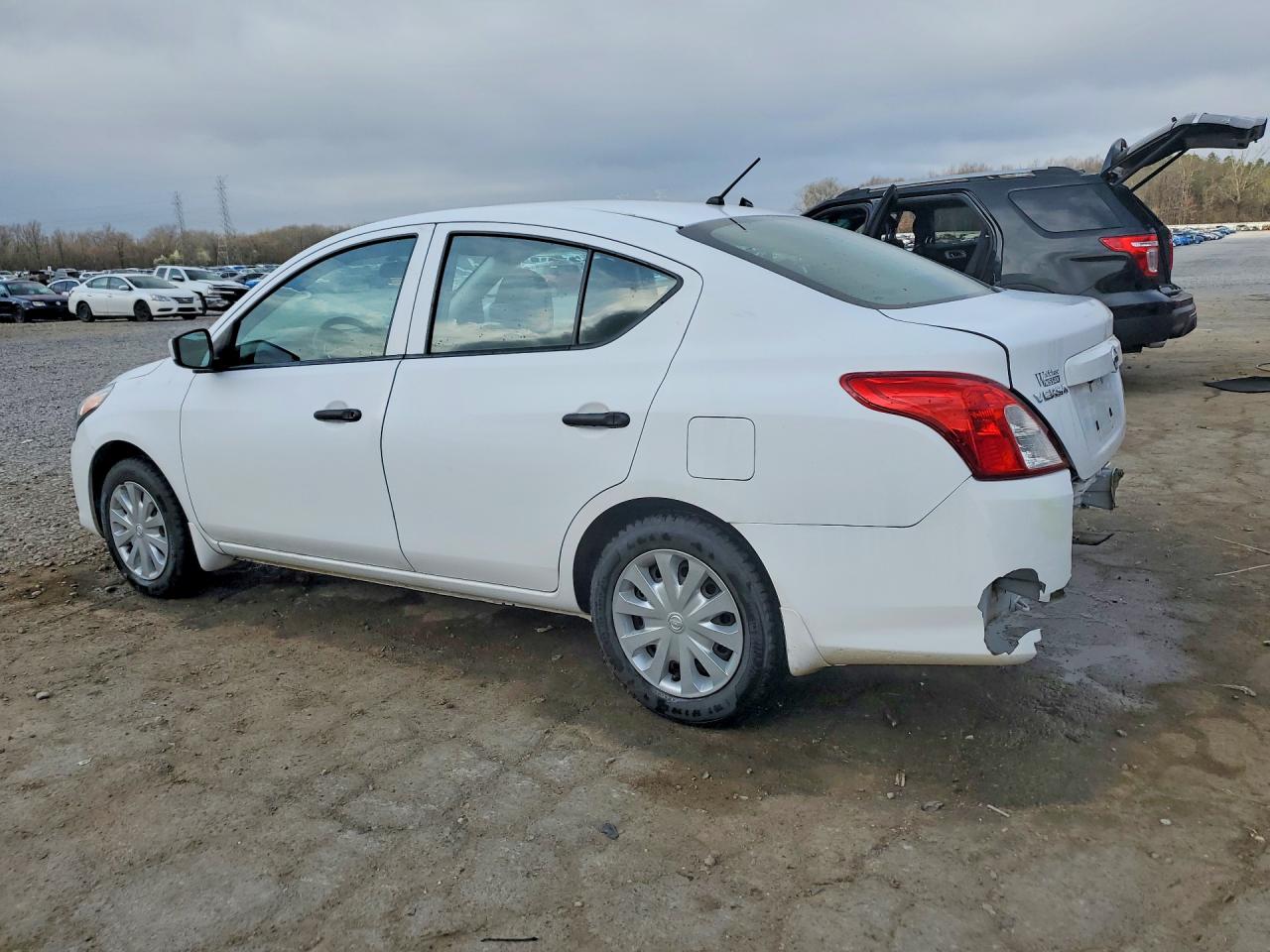 2019 NISSAN VERSA S photo 3