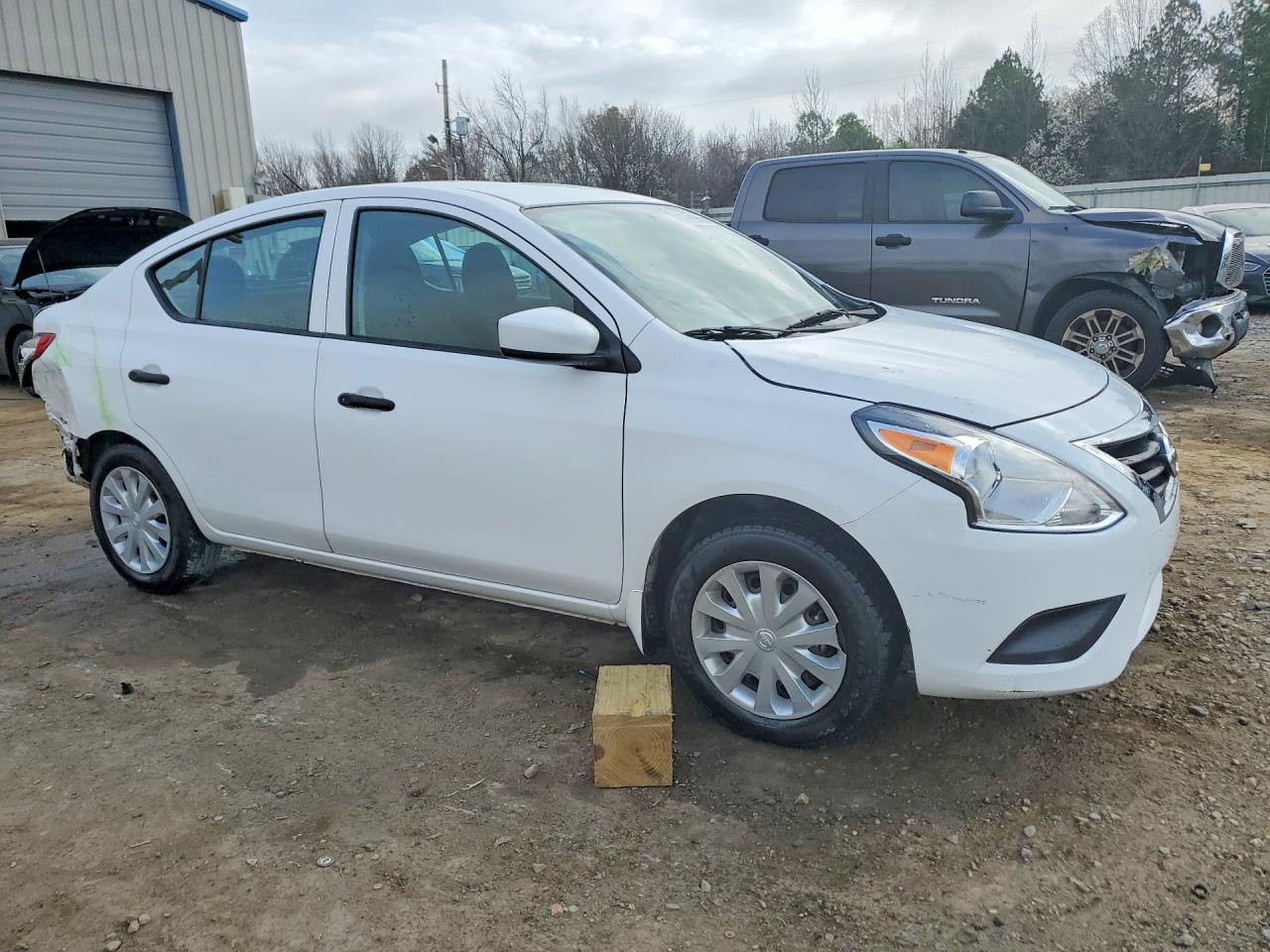 2019 NISSAN VERSA S photo 7