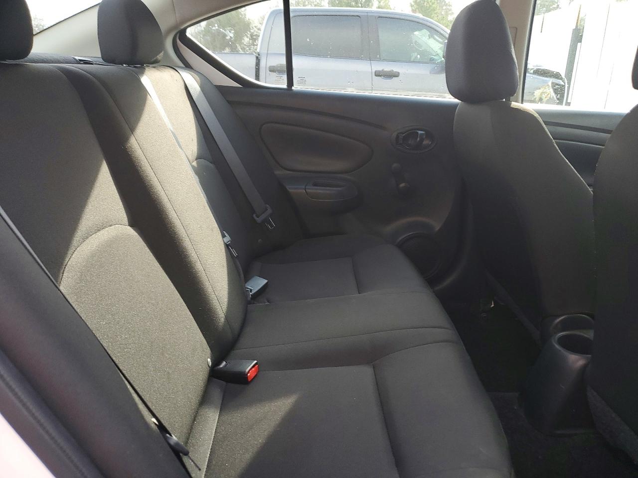 2019 NISSAN VERSA S photo 19