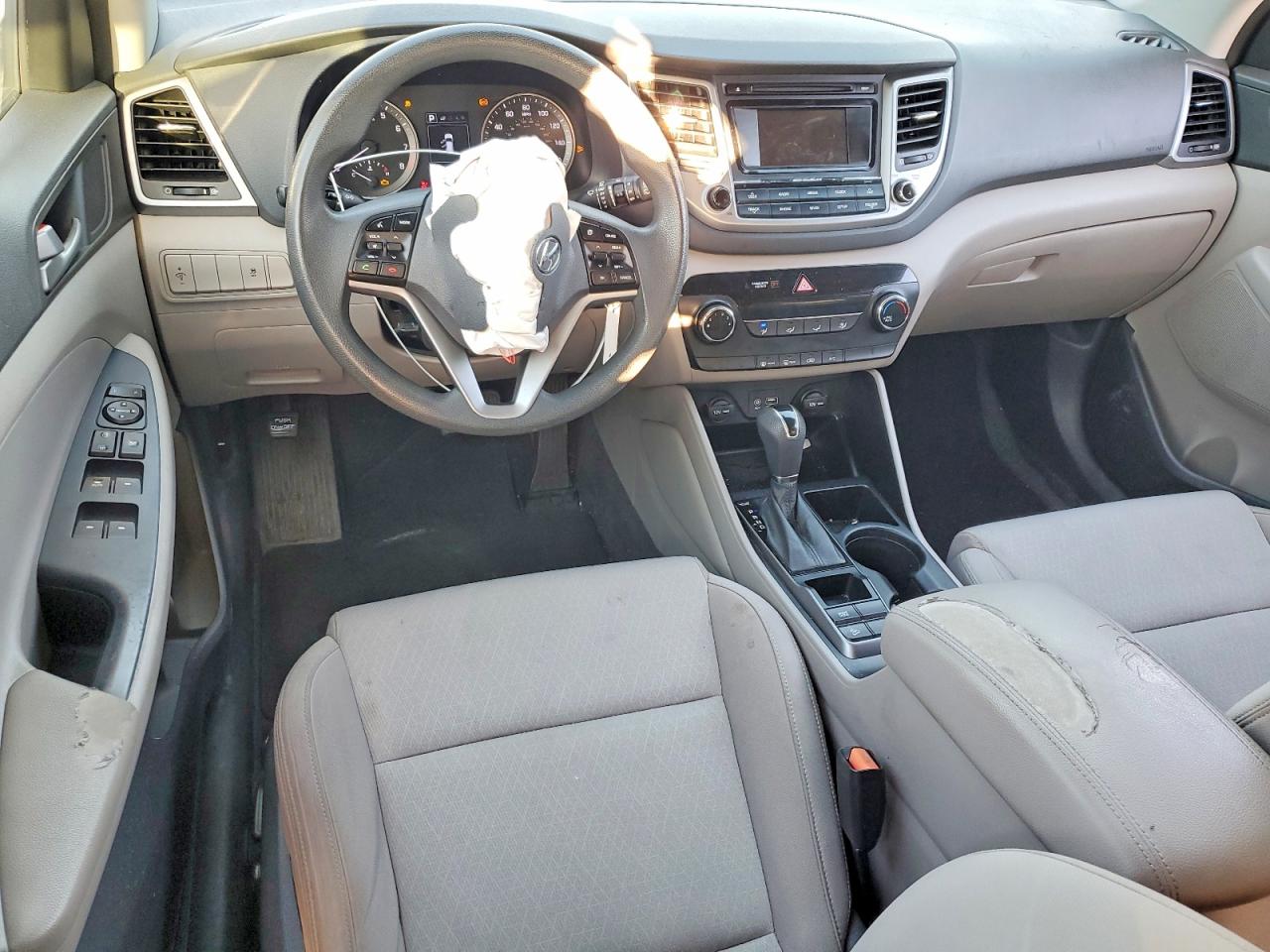 2016 HYUNDAI TUCSON SE photo 8