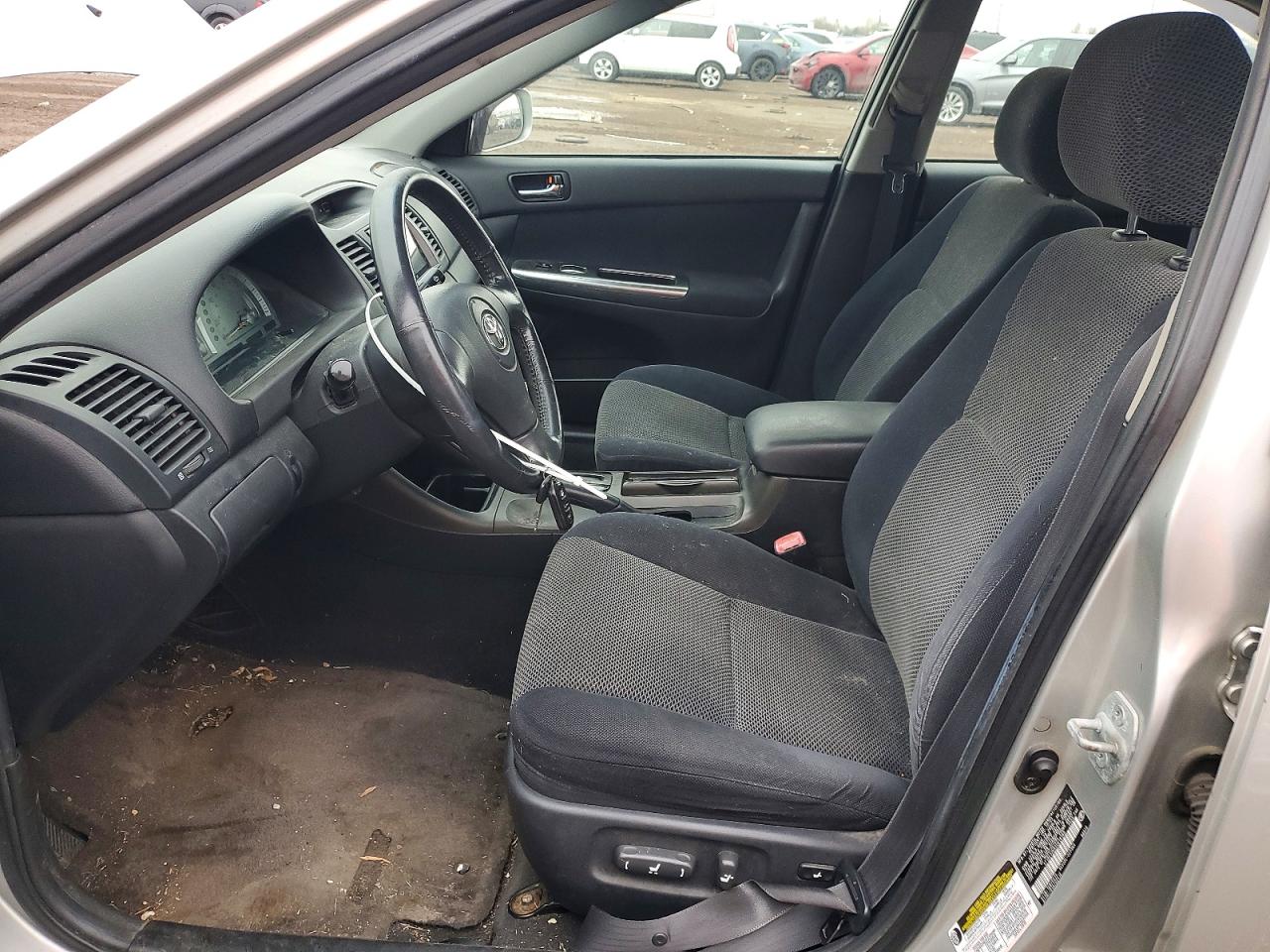 2004 TOYOTA CAMRY SE photo 13