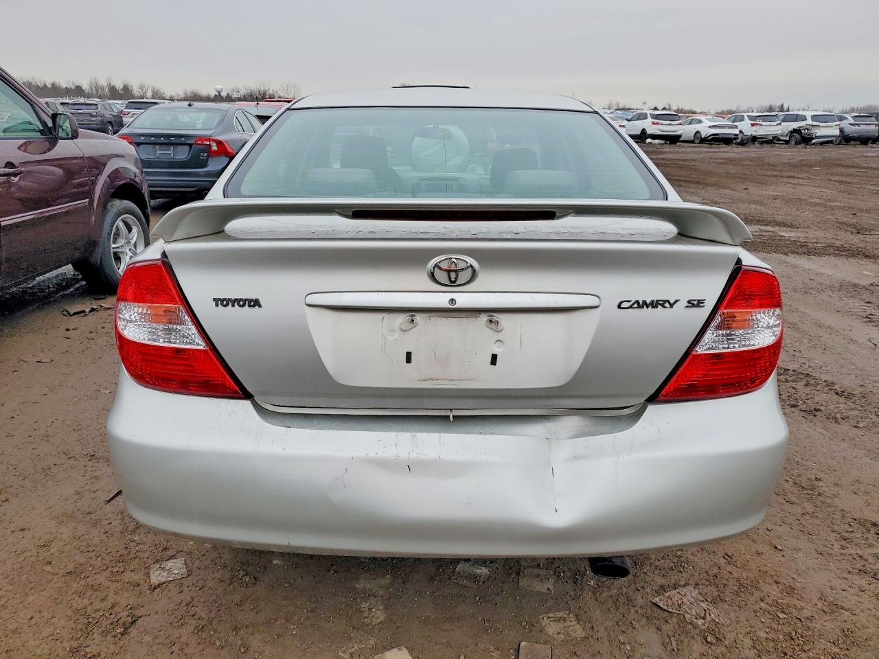 2004 TOYOTA CAMRY SE photo 11