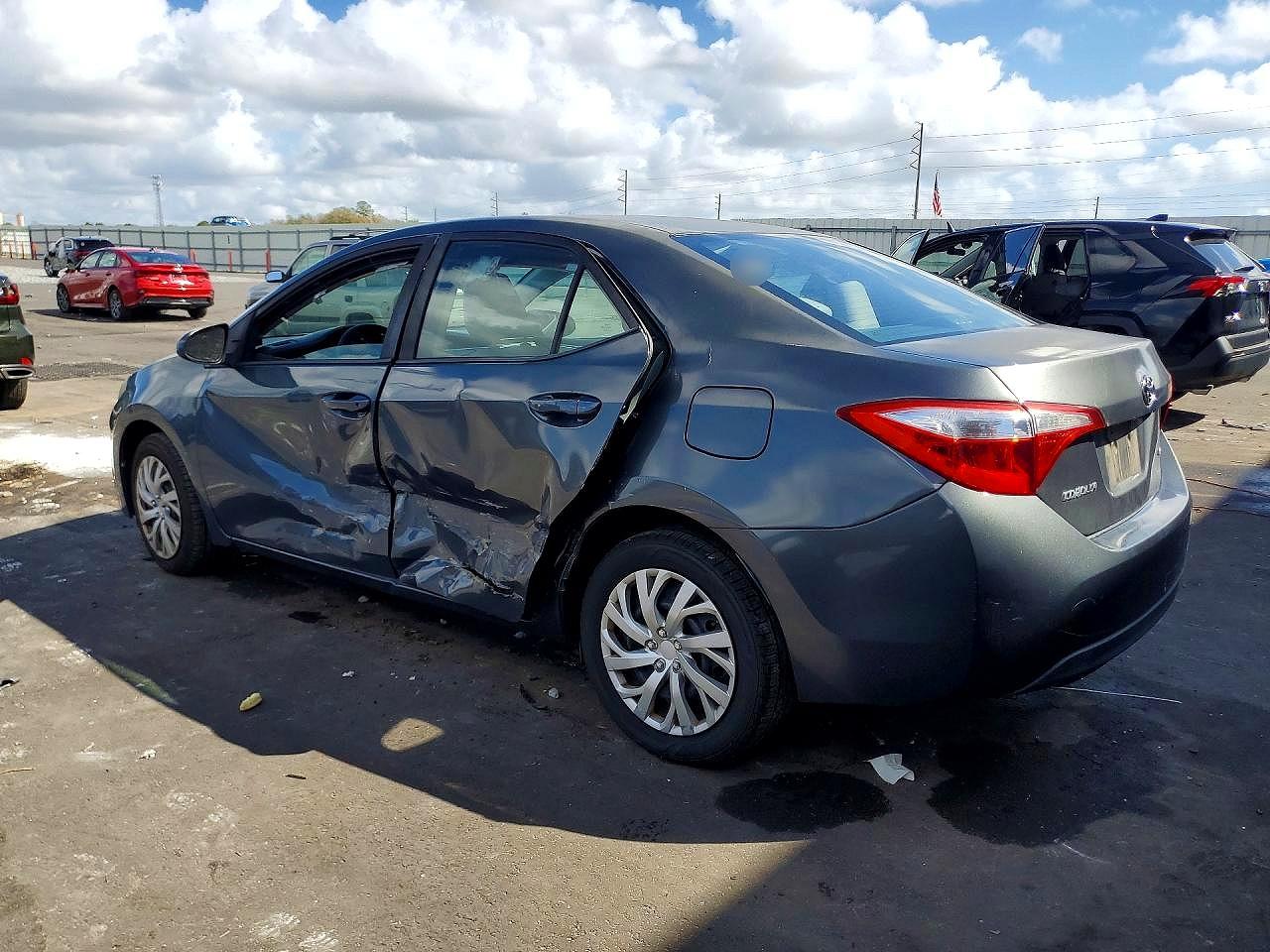 2014 TOYOTA COROLLA LE photo 3