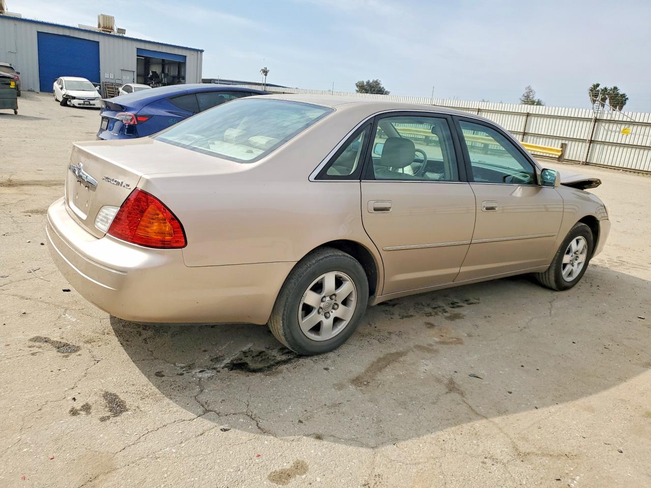 2001 TOYOTA AVALON XL photo 5