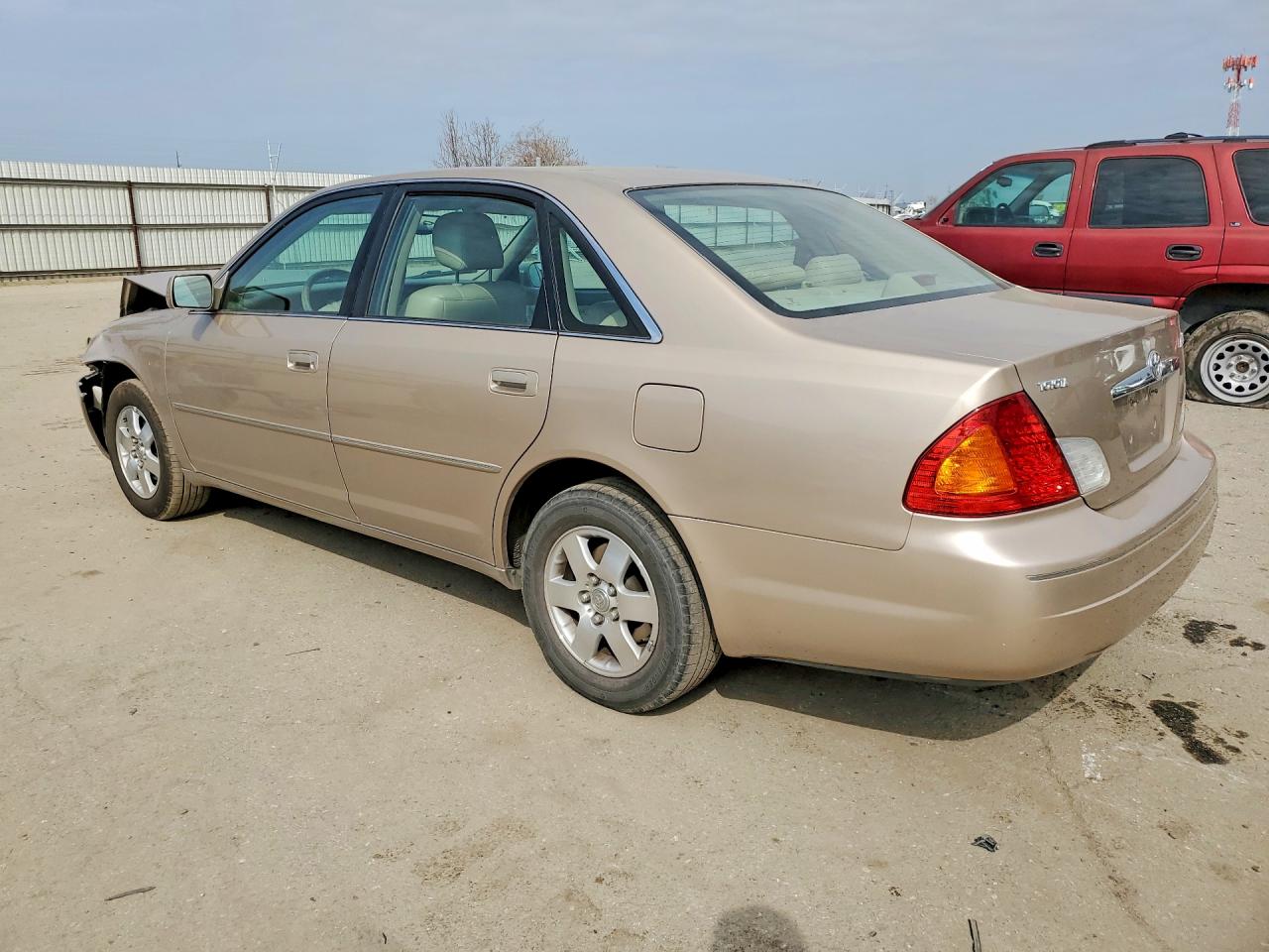 2001 TOYOTA AVALON XL photo 3