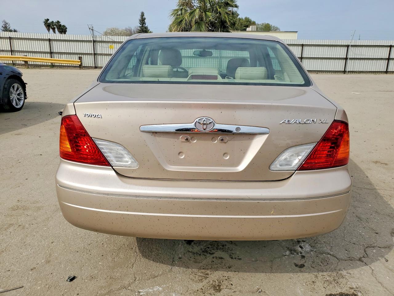 2001 TOYOTA AVALON XL photo 11