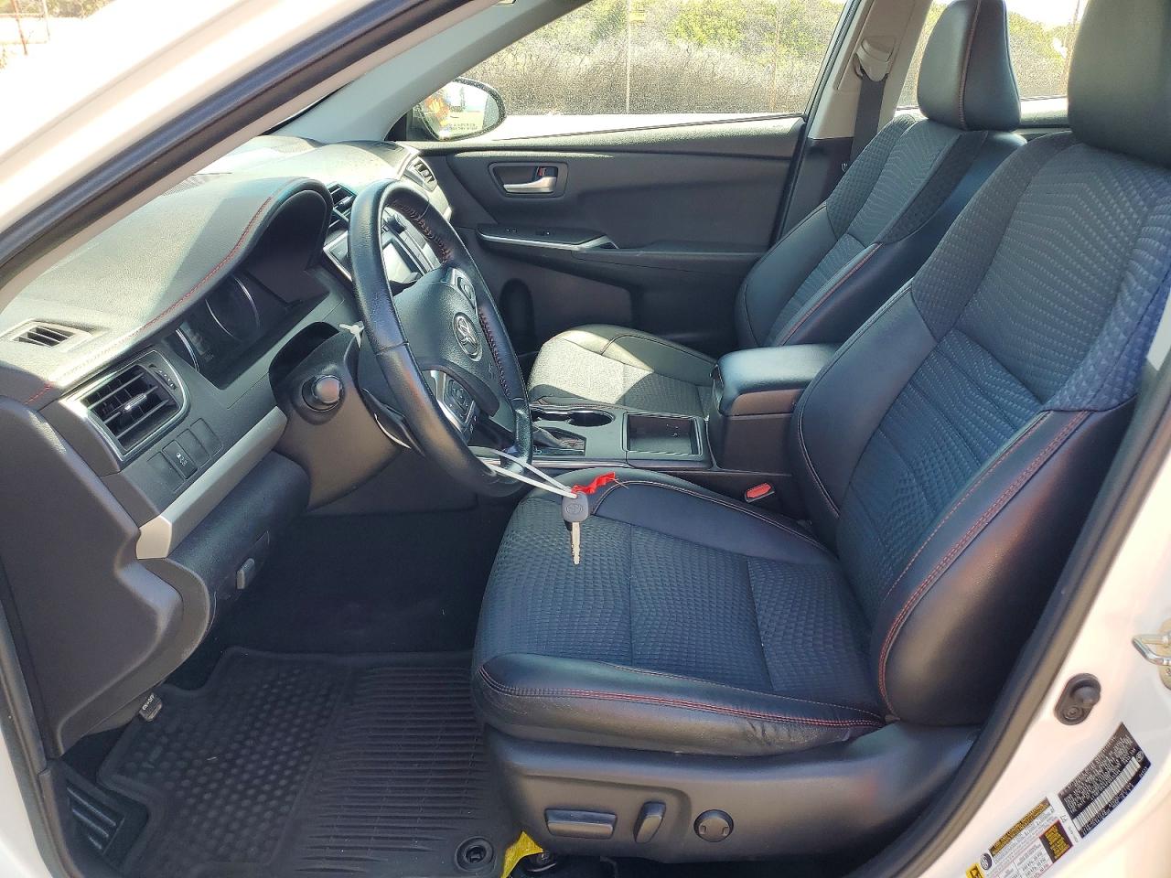 2015 TOYOTA CAMRY LE photo 7