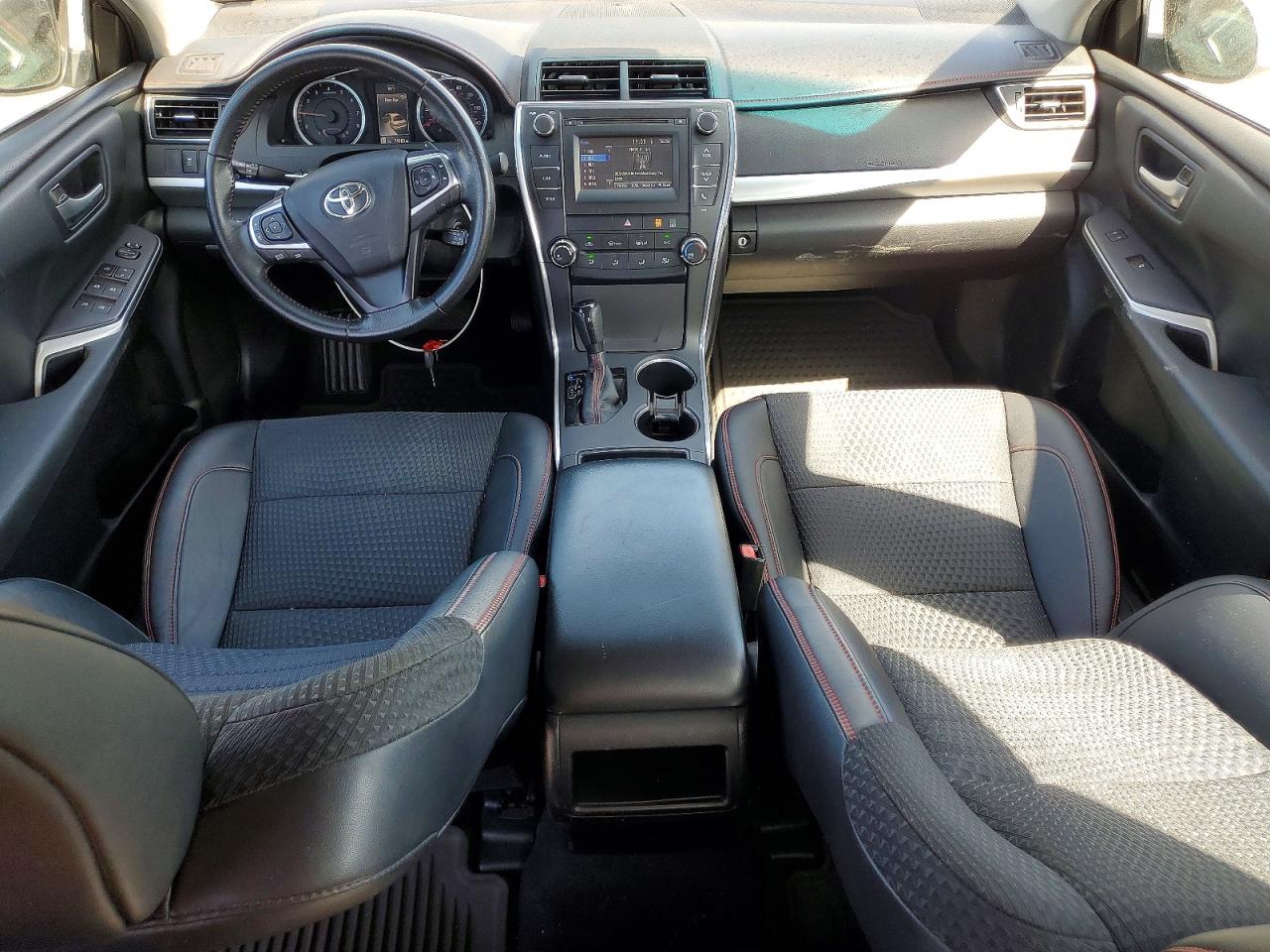 2015 TOYOTA CAMRY LE photo 8