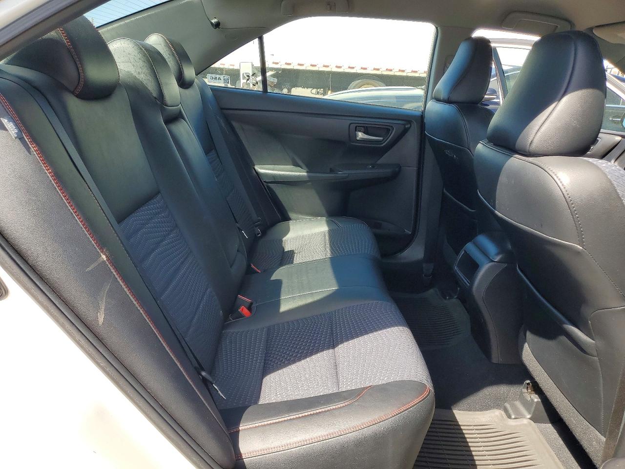 2015 TOYOTA CAMRY LE photo 10