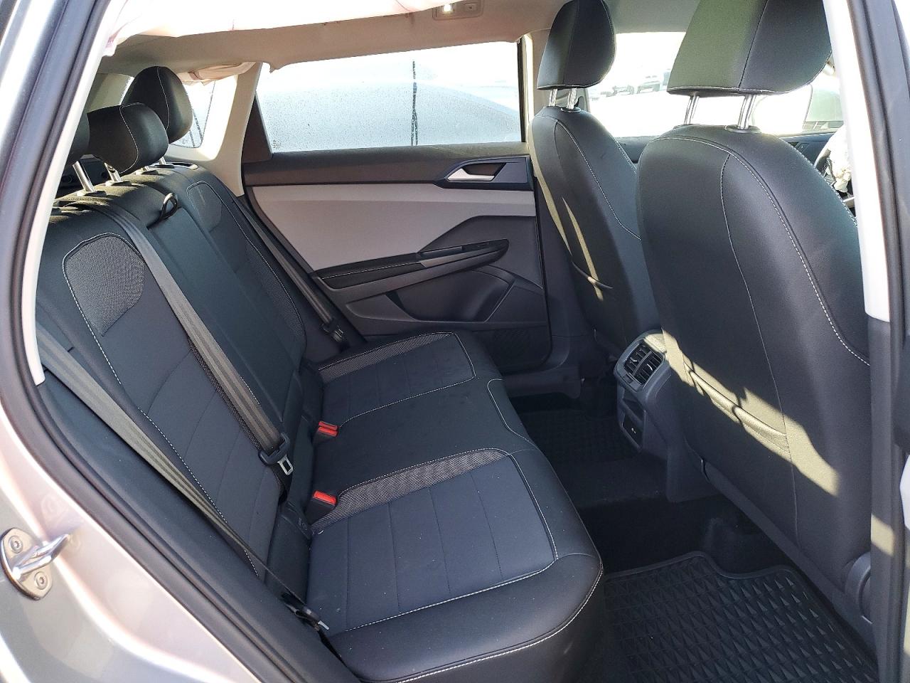 2024 VOLKSWAGEN TAOS SE photo 31