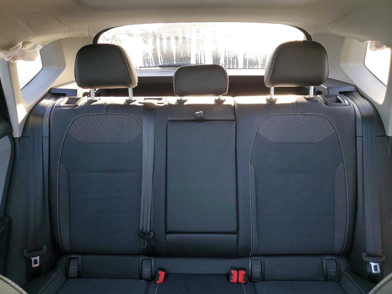 2024 VOLKSWAGEN TAOS SE photo 28