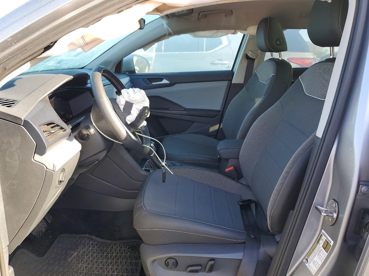 2024 VOLKSWAGEN TAOS SE photo 19