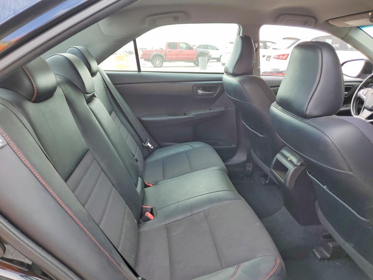2016 TOYOTA CAMRY SE photo 19