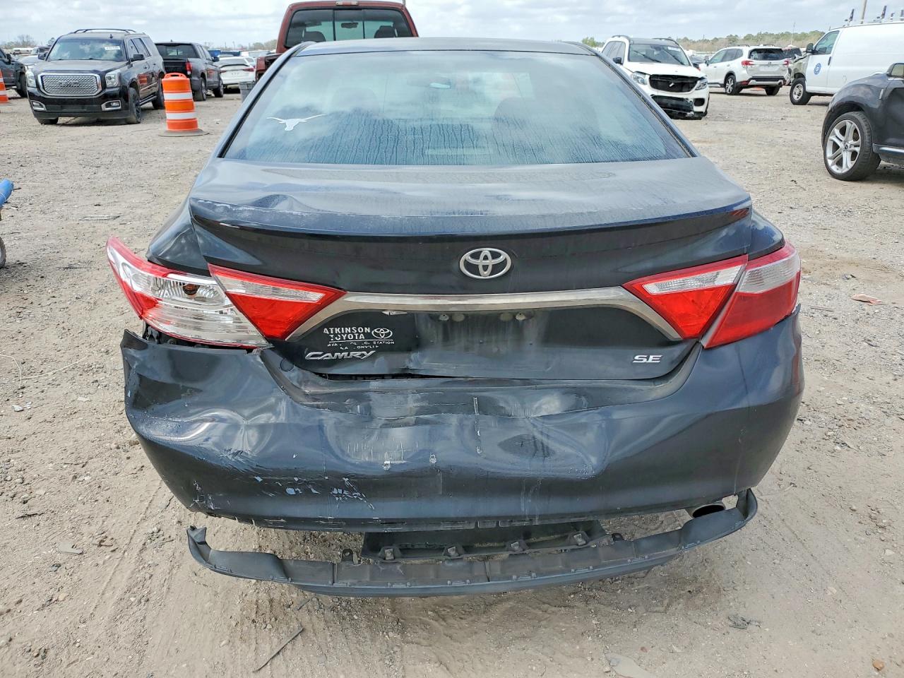 2016 TOYOTA CAMRY SE photo 11