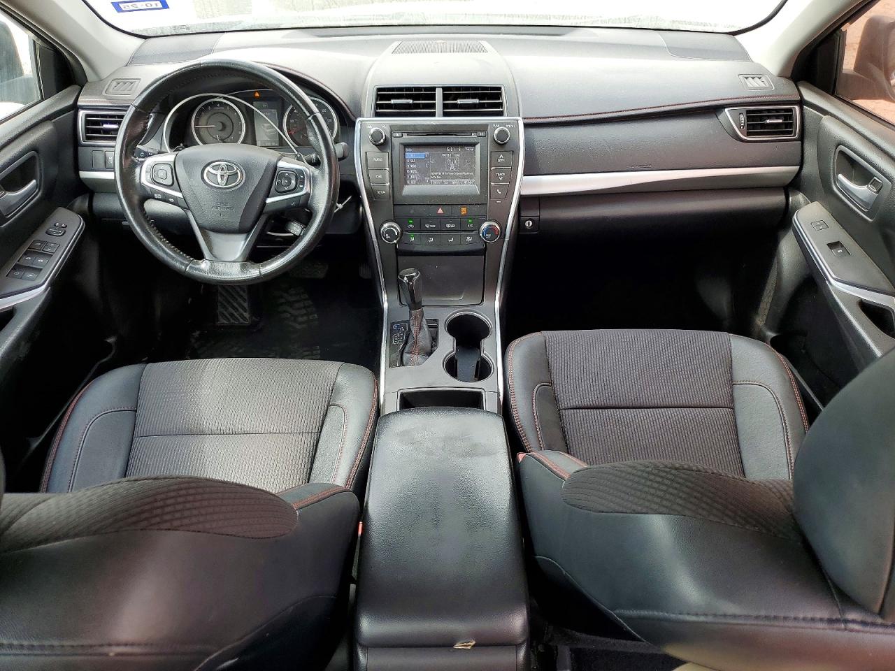 2016 TOYOTA CAMRY SE photo 15