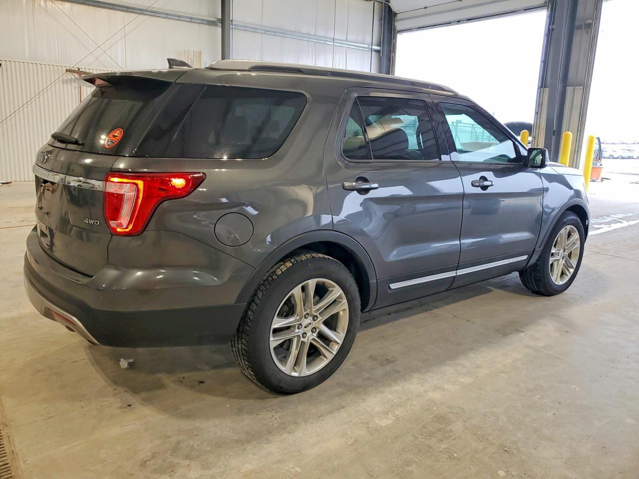 2017 FORD EXPLORER XLT photo 5