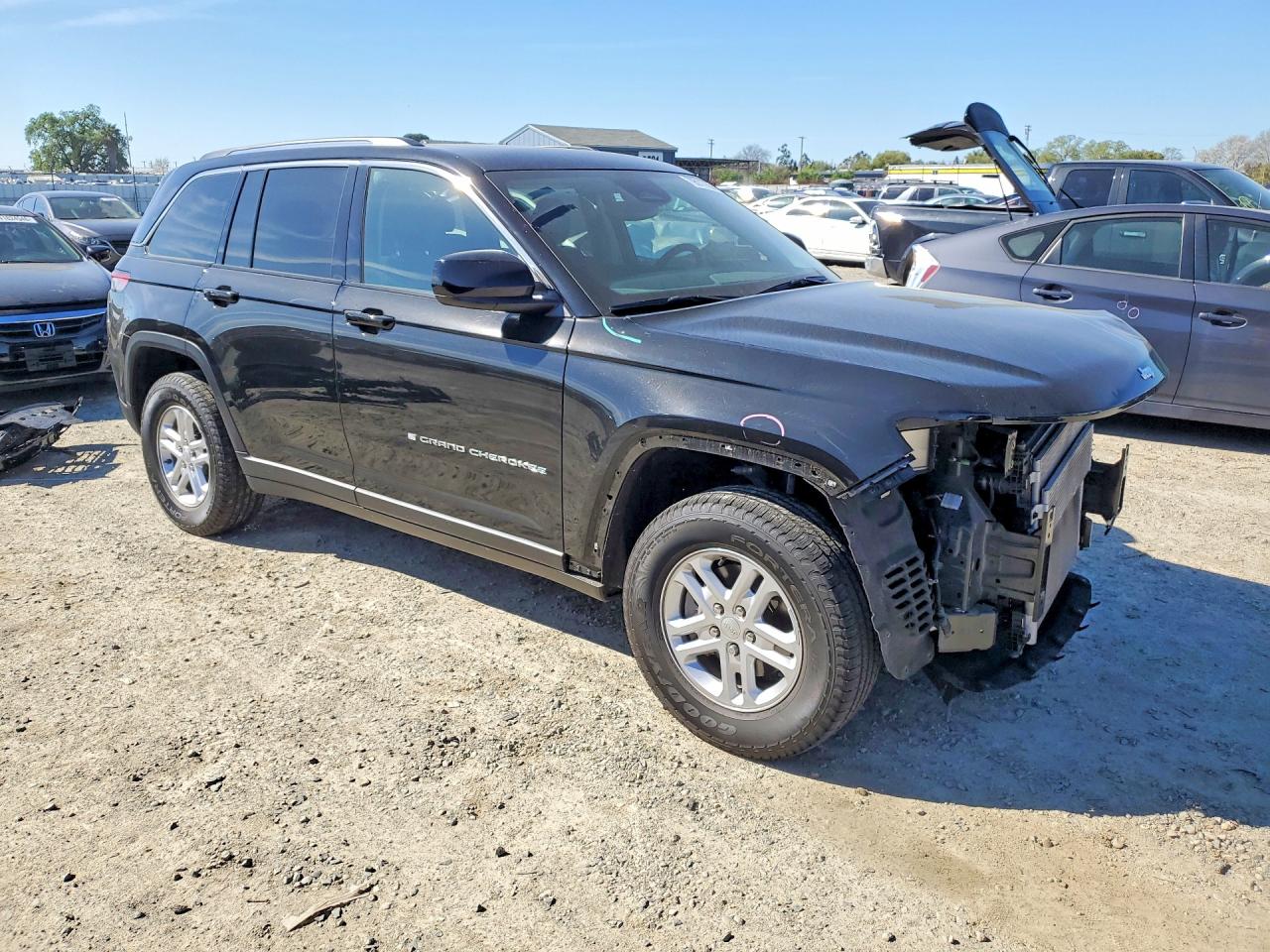 2023 JEEP GRAND CHEROKEE LAREDO photo 7