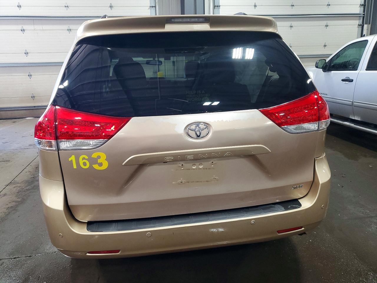 2014 TOYOTA SIENNA XLE 8-PASSENGER photo 6