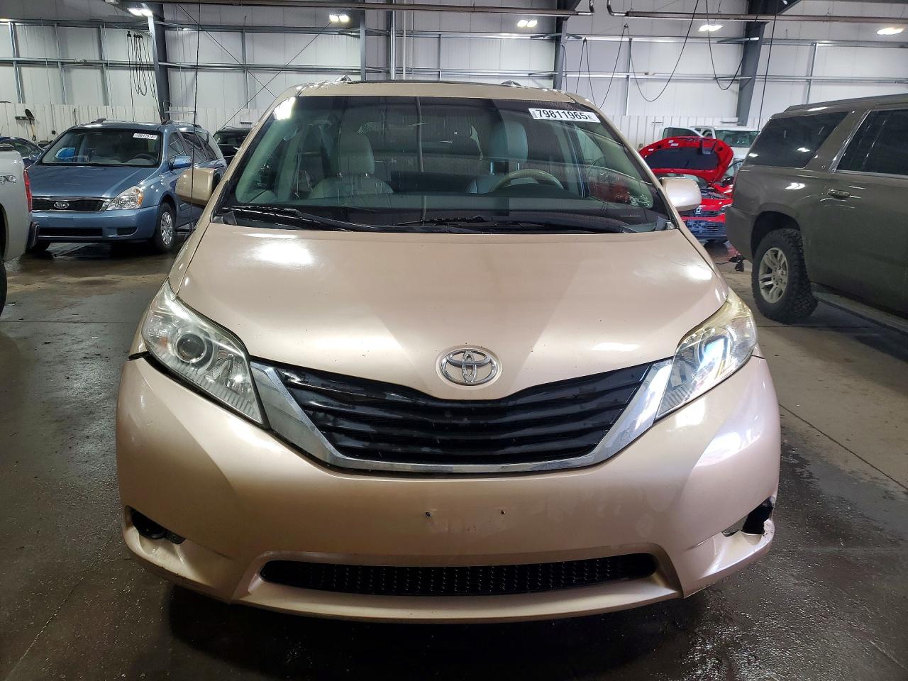 2014 TOYOTA SIENNA XLE 8-PASSENGER photo 5
