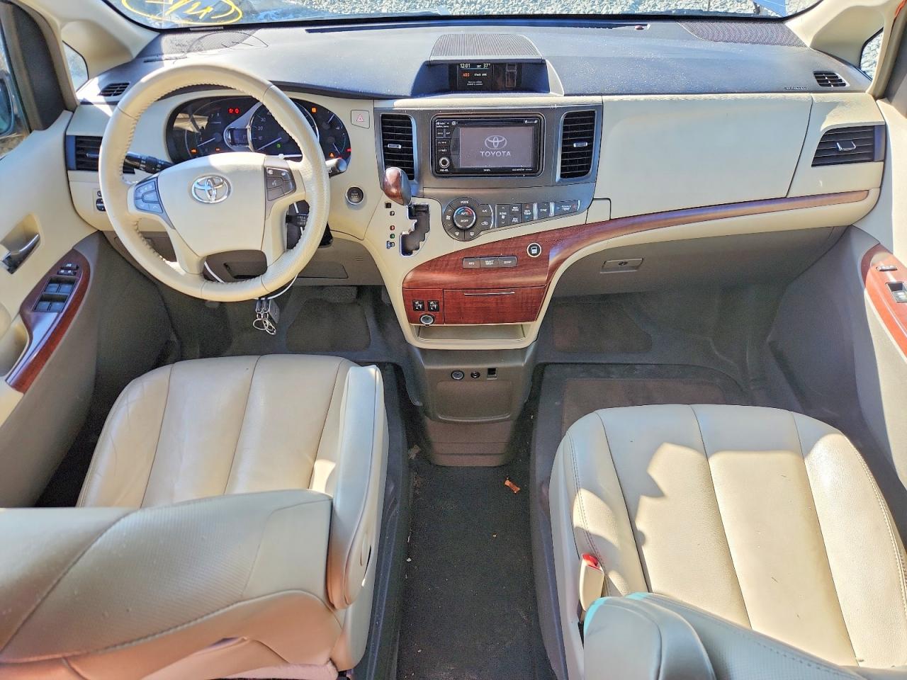 2014 TOYOTA SIENNA XLE 8-PASSENGER photo 8